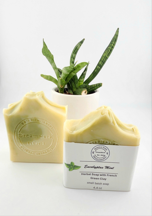 Eucalyptus Mint infused with French Green Clay.            Soap bar